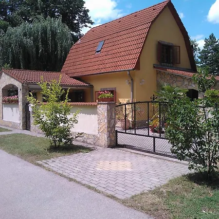 Mediterran Apartmanhaz شقة
